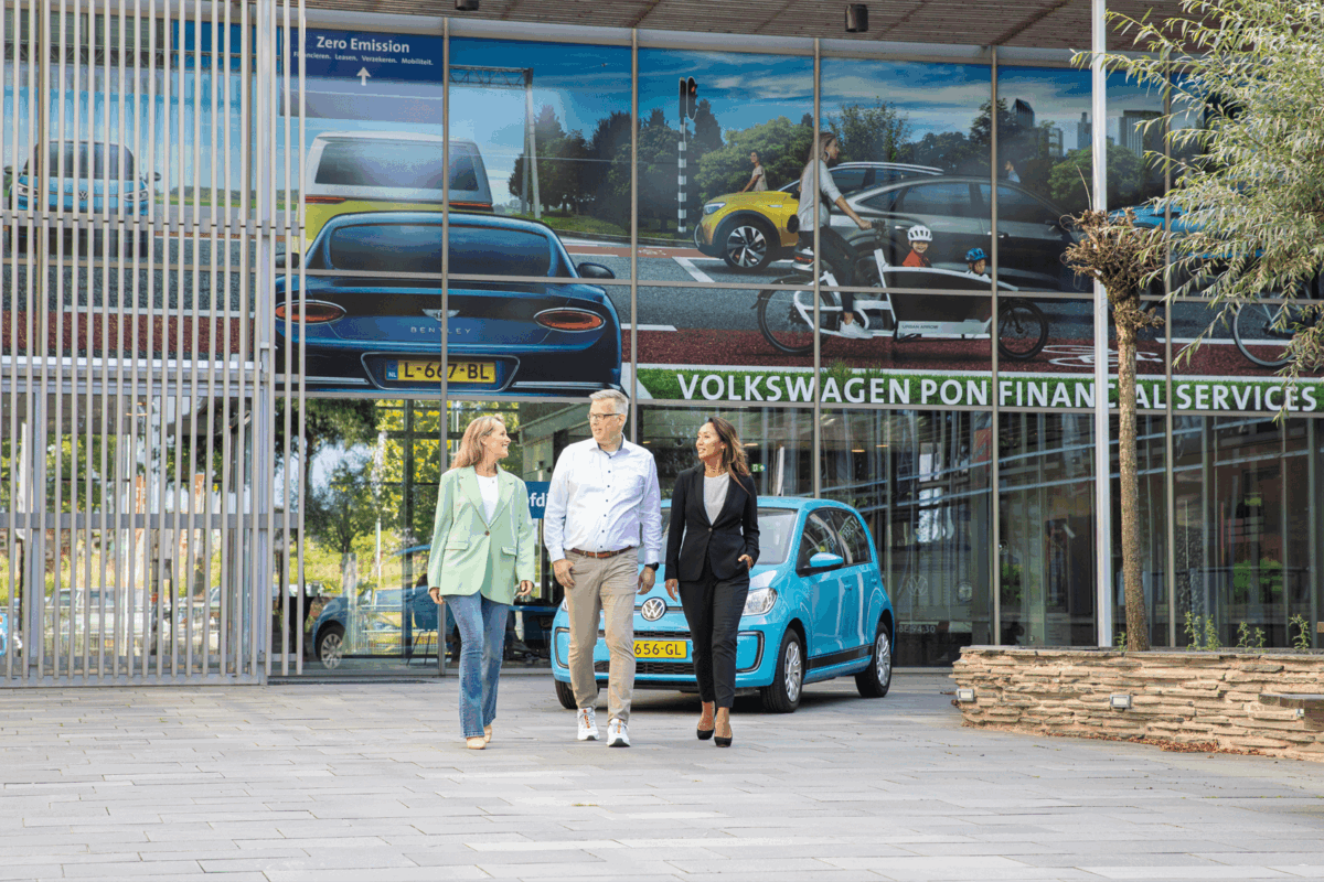 3 medewerkers van PON Finacial services