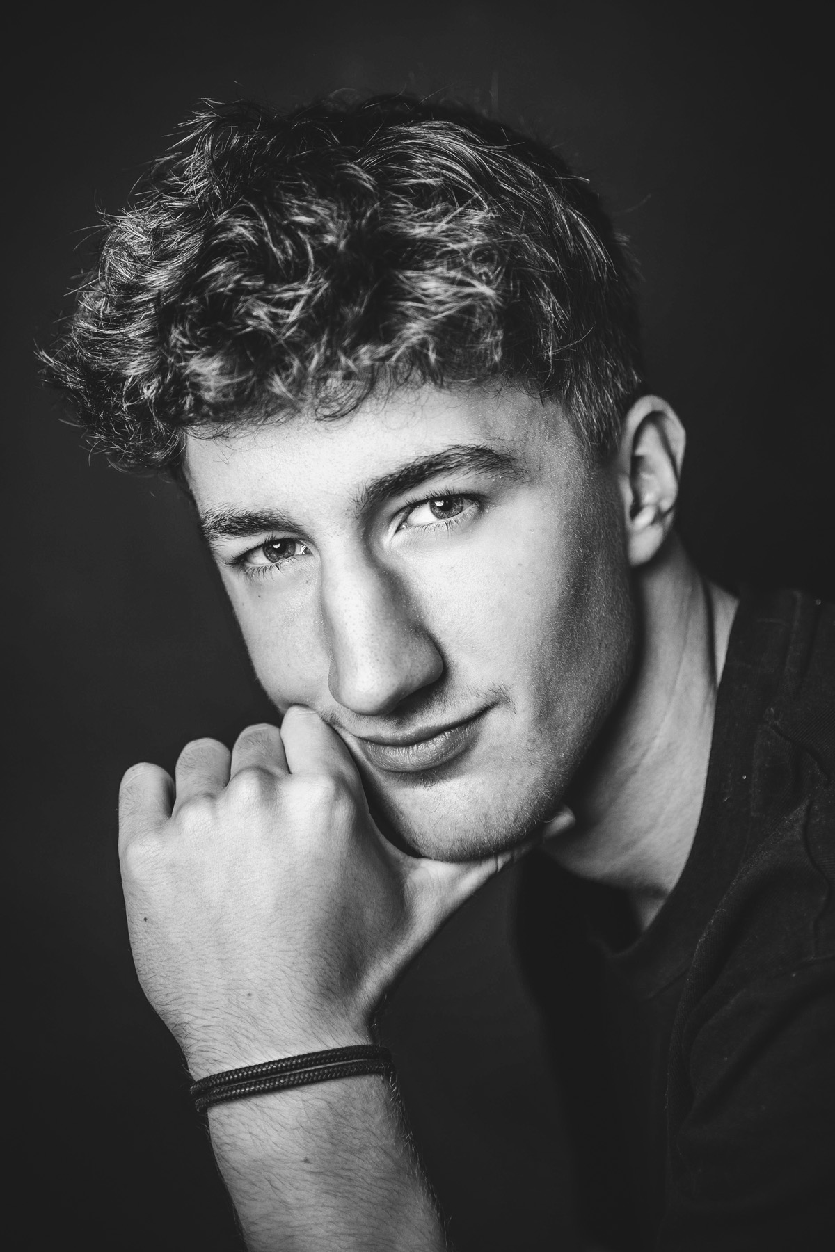 Zwart-wit portret van een jongen
