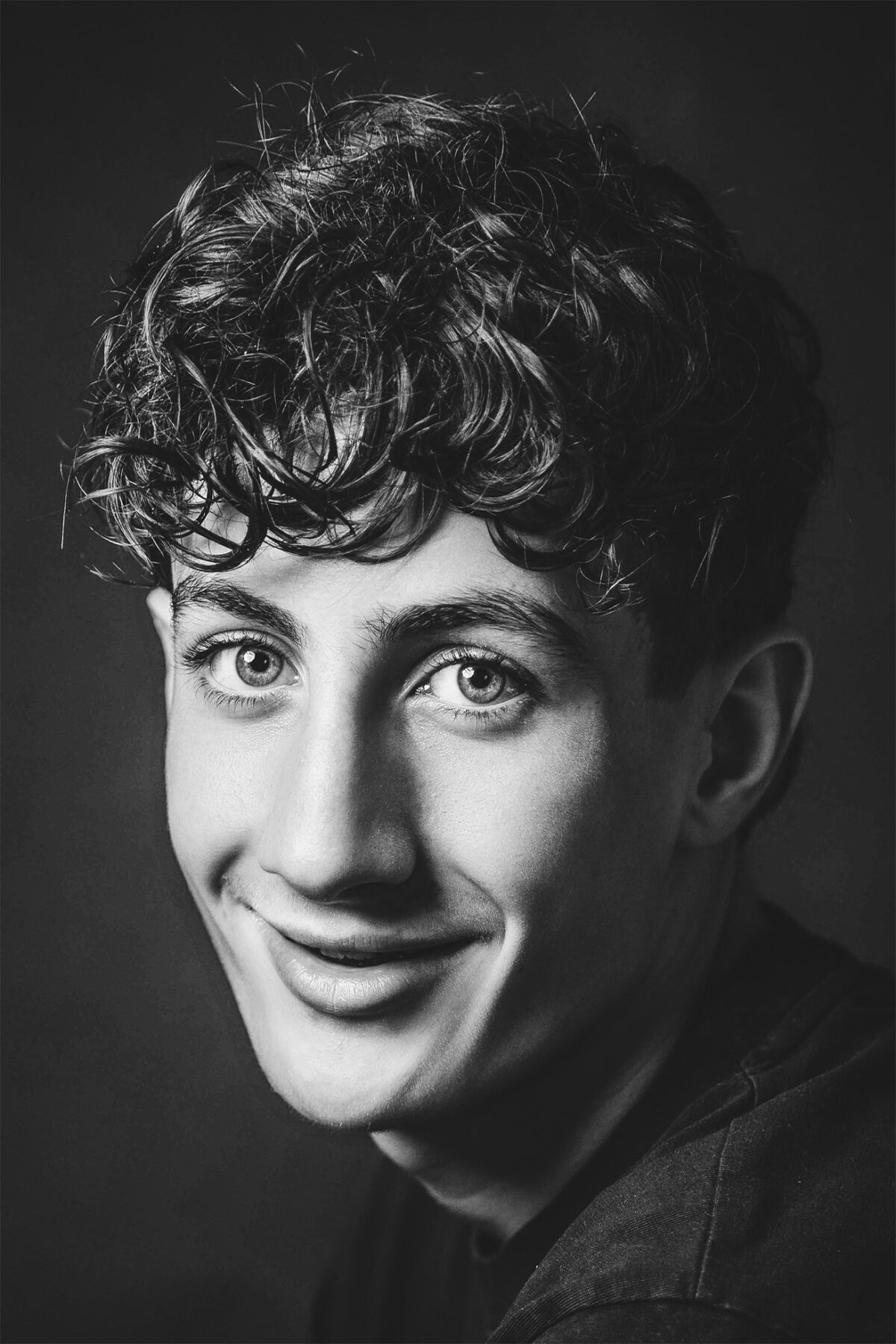 Zwart-wit portret van een jongen