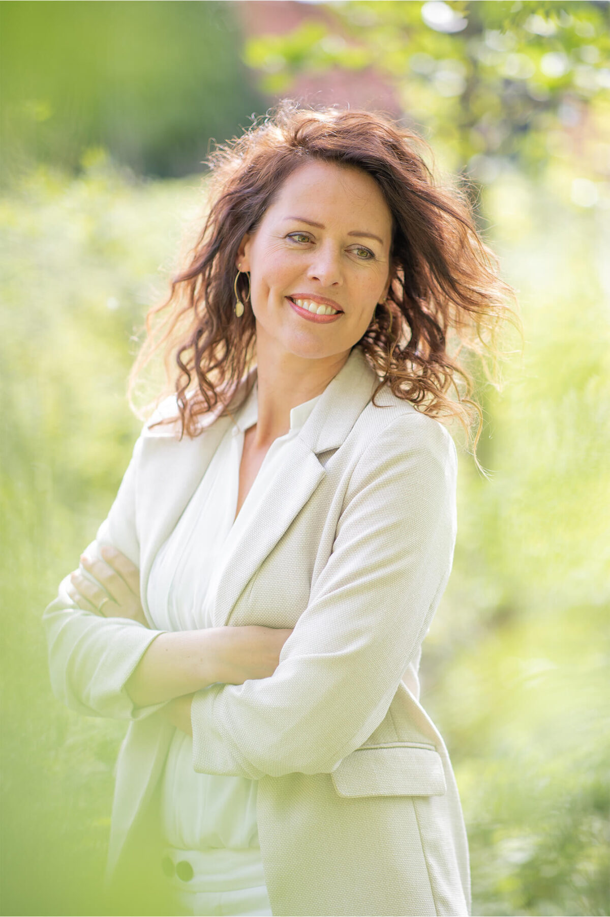 Personal branding portret van een vrouwelijke ondernemer op locatie