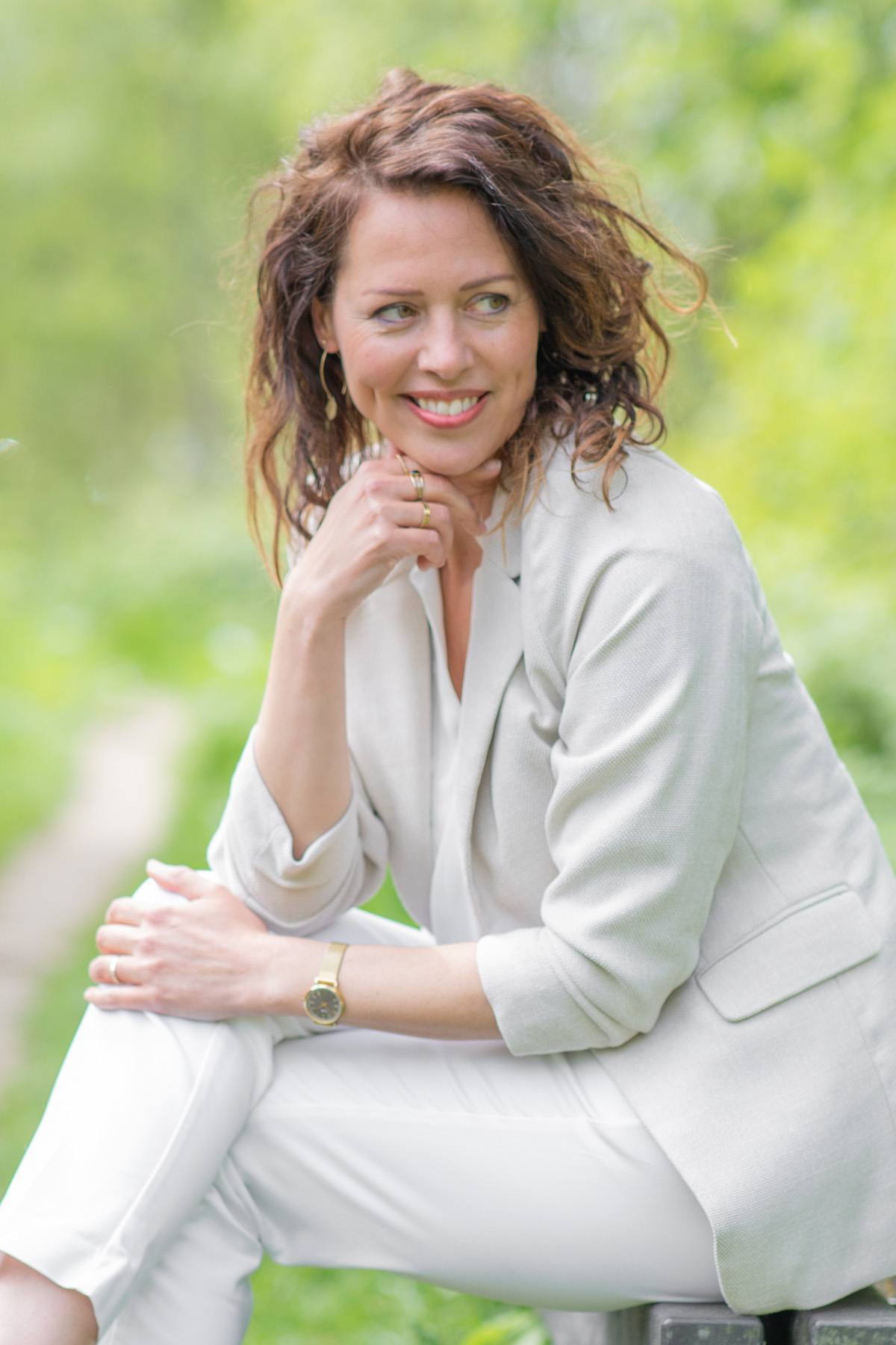 portret in de natuur van zakenvrouw