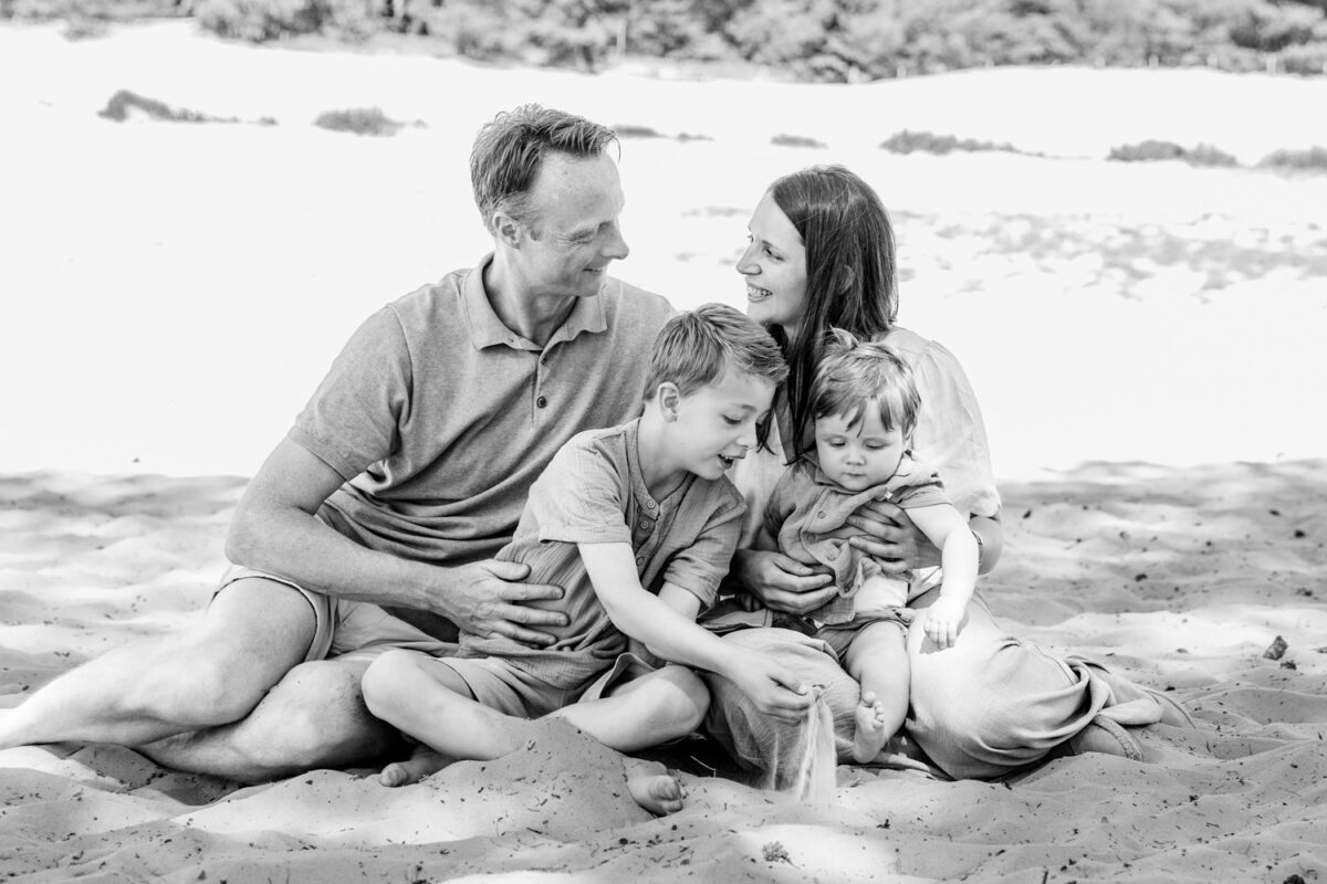Fotoshoot van gezin in de Soesterduinen