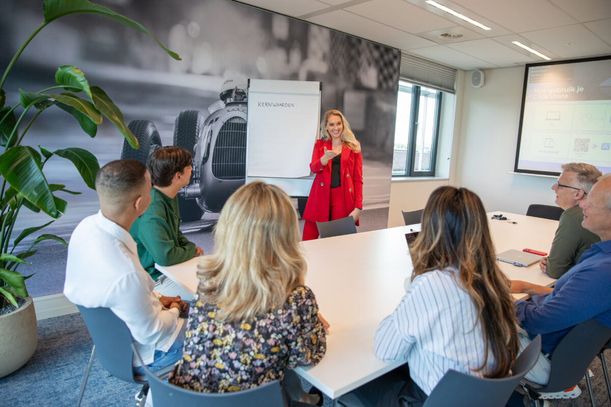 zakelijk overleg tijdens een zakelijke fotoshoot