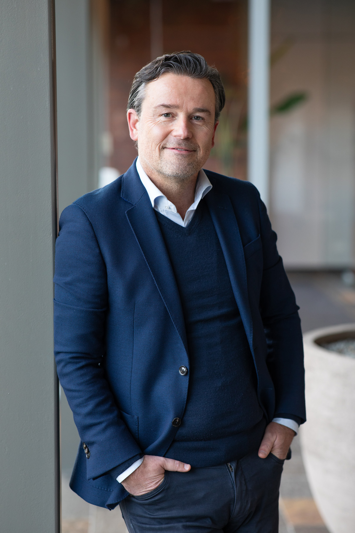 Zakelijk portret van een man in colbert