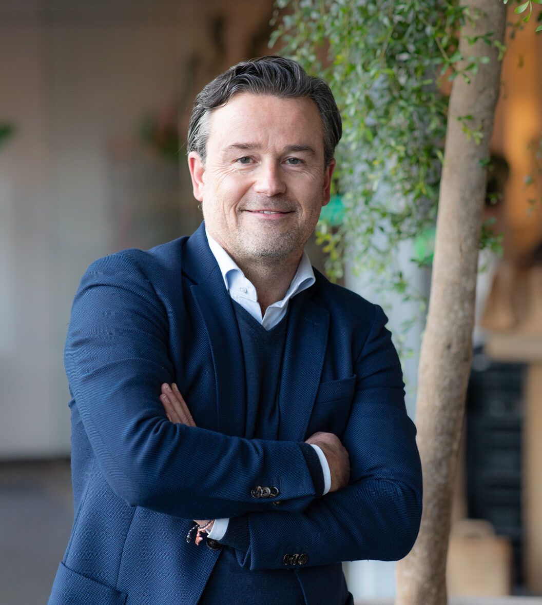 zakelijk portret van mannelijke ondernemer op locatie