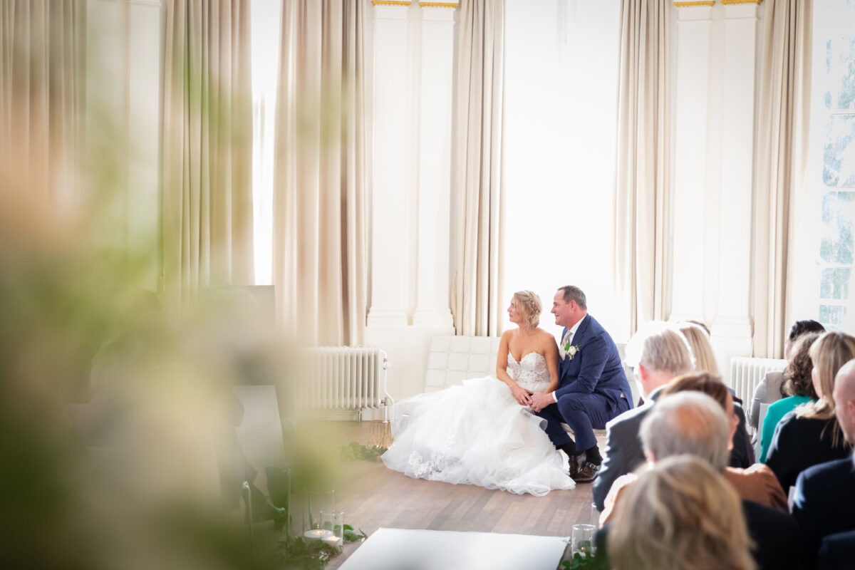 Bruidspaar tijdens de trouwceremonie